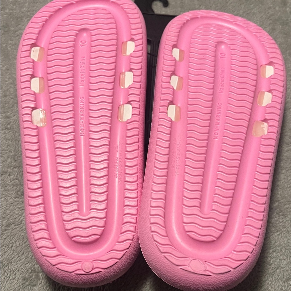 Hello Kitty Pink Slide Sandals - Picture 6 of 6